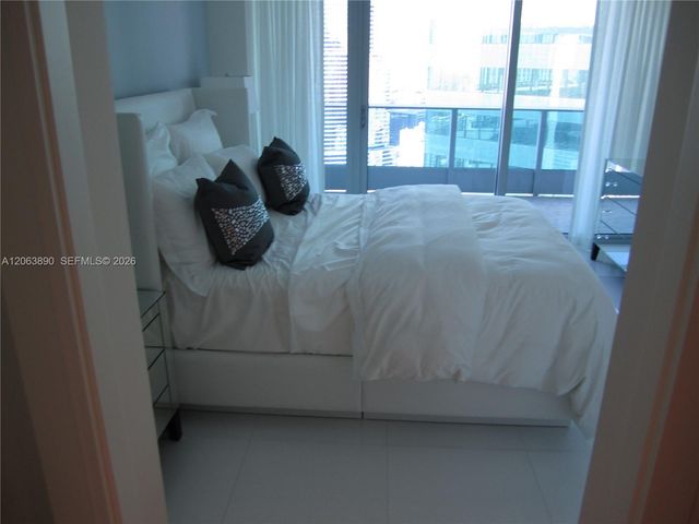 200 Biscayne Boulevard Way 3809, Miami, FL 33131
