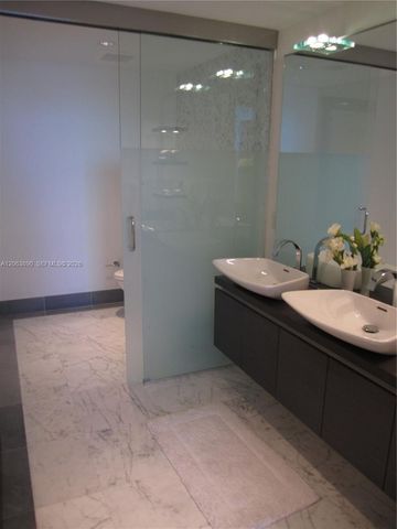 200 Biscayne Boulevard Way 3809, Miami, FL 33131