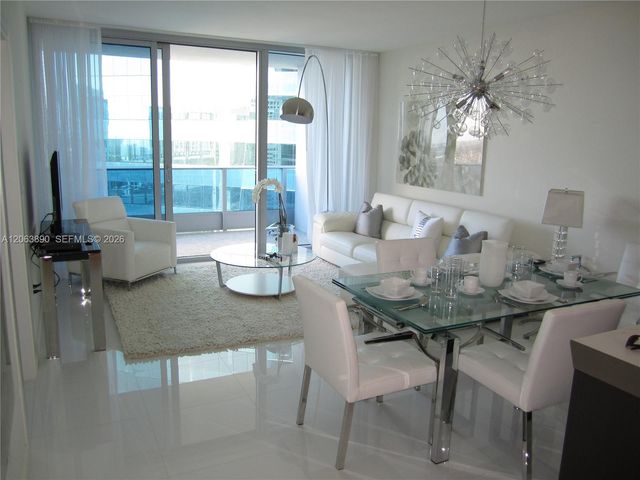 200 Biscayne Boulevard Way 3809, Miami, FL 33131