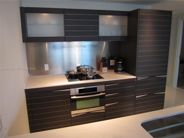 200 Biscayne Boulevard Way 3809, Miami, FL 33131