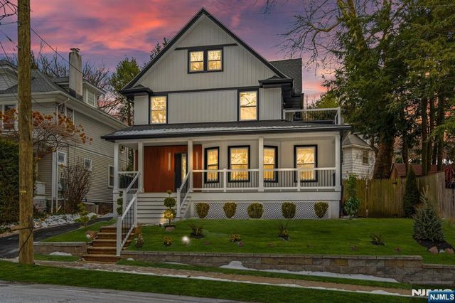 180 Crescent Avenue, Leonia, NJ 07605