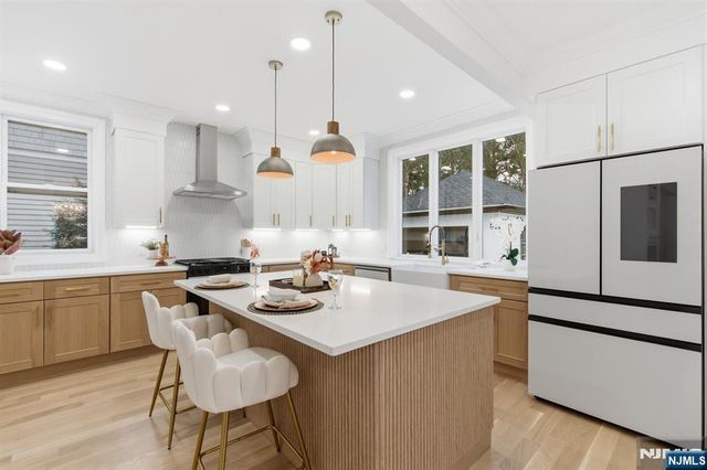 180 Crescent Avenue, Leonia, NJ 07605