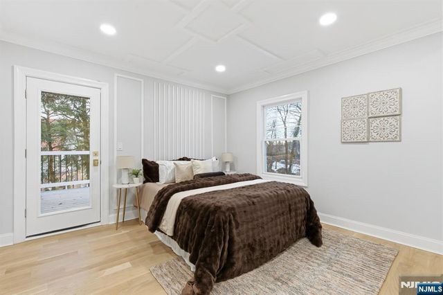 180 Crescent Avenue, Leonia, NJ 07605