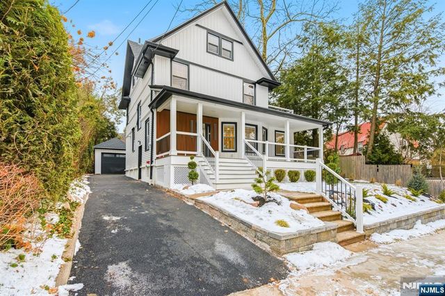 180 Crescent Avenue, Leonia, NJ 07605