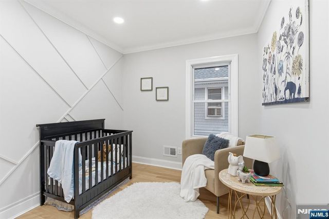 180 Crescent Avenue, Leonia, NJ 07605