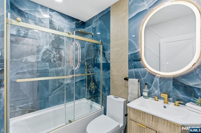 180 Crescent Avenue, Leonia, NJ 07605