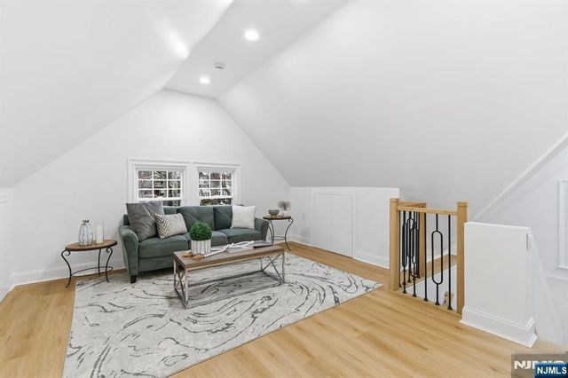 180 Crescent Avenue, Leonia, NJ 07605