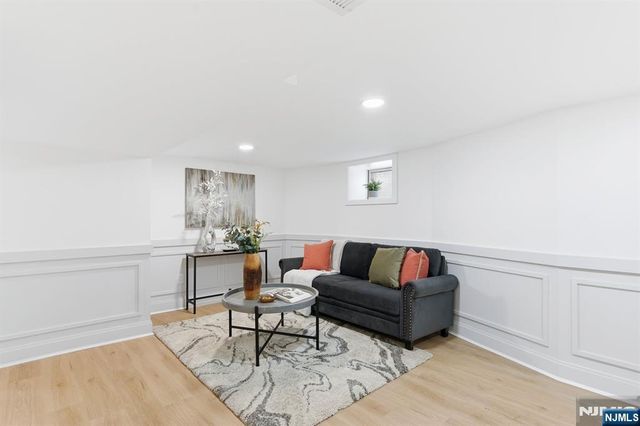 180 Crescent Avenue, Leonia, NJ 07605