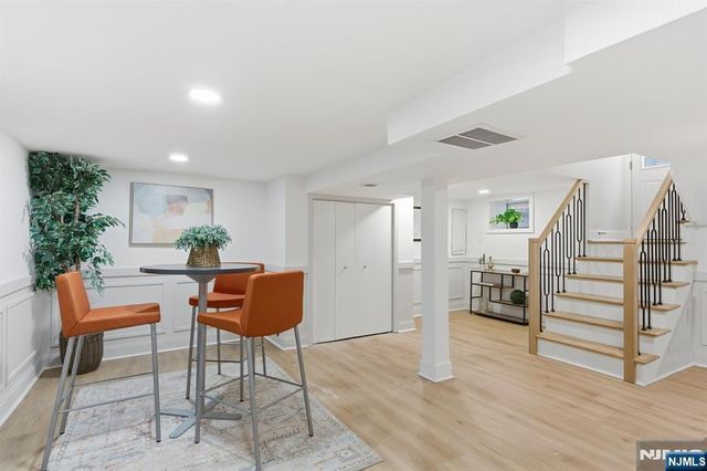 180 Crescent Avenue, Leonia, NJ 07605