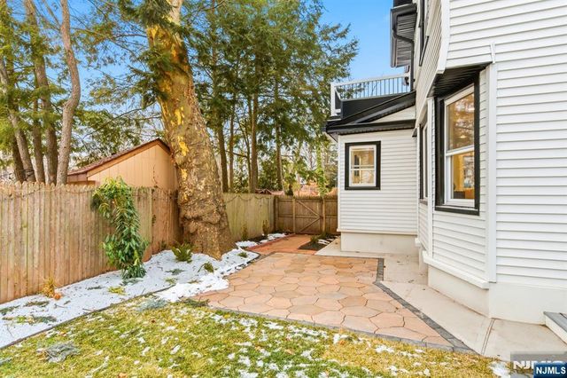 180 Crescent Avenue, Leonia, NJ 07605