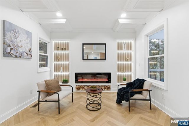 180 Crescent Avenue, Leonia, NJ 07605