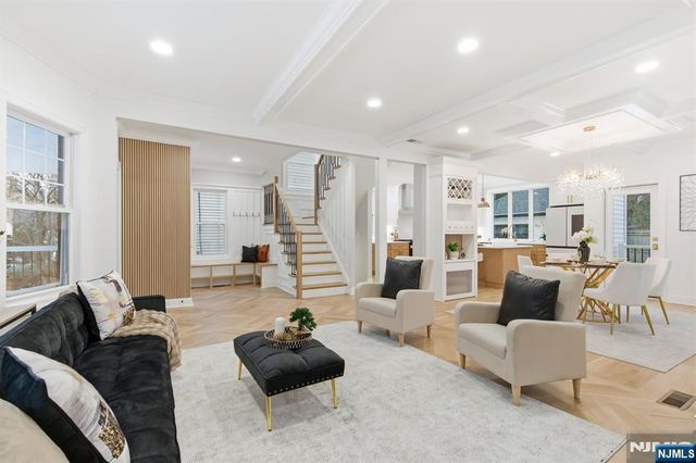 180 Crescent Avenue, Leonia, NJ 07605