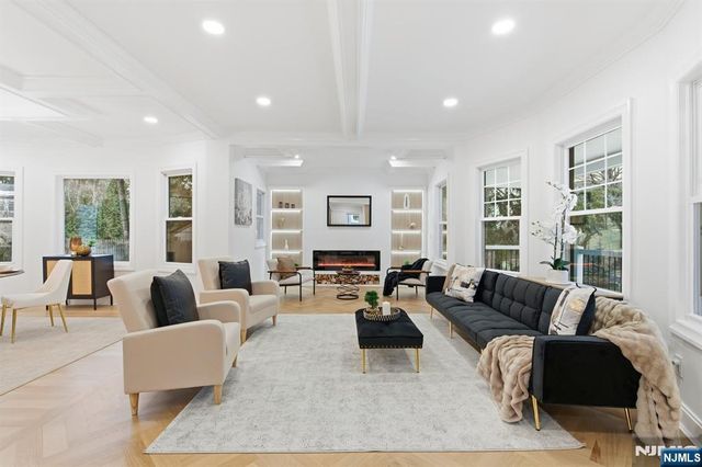 180 Crescent Avenue, Leonia, NJ 07605