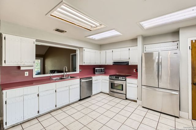 1608 Kings Ranch Road, Bandera, TX 78003