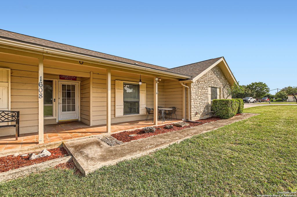 1608 Kings Ranch Road, Bandera, TX 78003