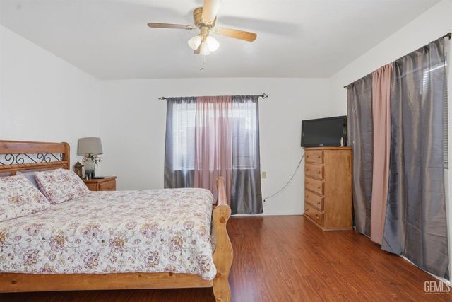 1404 Cottonwood Road, Bakersfield, CA 93307