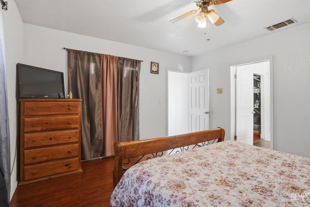 1404 Cottonwood Road, Bakersfield, CA 93307