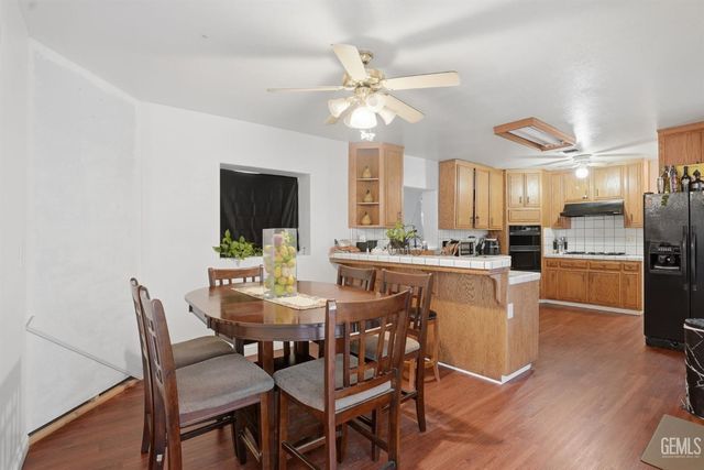 1404 Cottonwood Road, Bakersfield, CA 93307