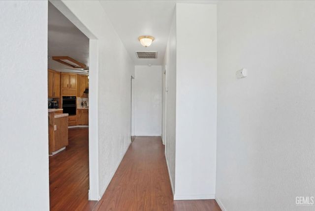 1404 Cottonwood Road, Bakersfield, CA 93307