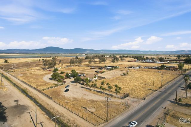 1404 Cottonwood Road, Bakersfield, CA 93307