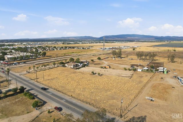1404 Cottonwood Road, Bakersfield, CA 93307