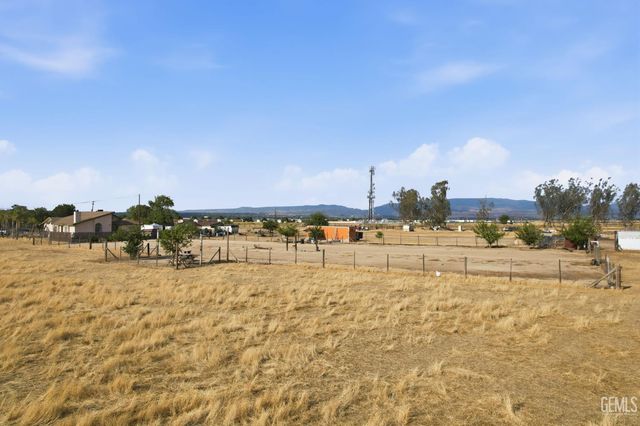 1404 Cottonwood Road, Bakersfield, CA 93307