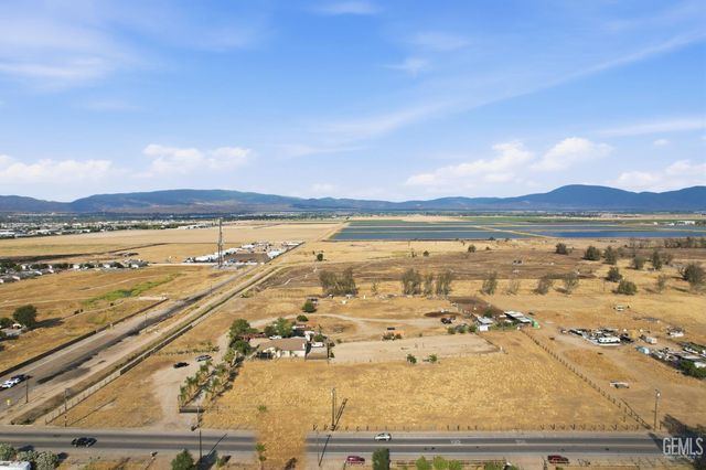 1404 Cottonwood Road, Bakersfield, CA 93307