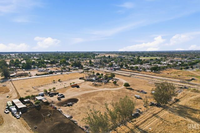 1404 Cottonwood Road, Bakersfield, CA 93307