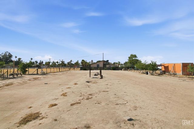 1404 Cottonwood Road, Bakersfield, CA 93307