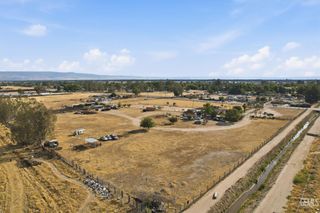 1404 Cottonwood Road, Bakersfield, CA 93307