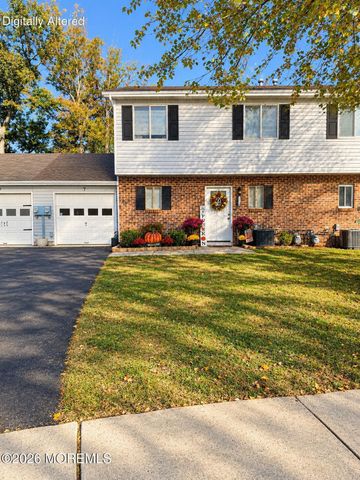 7 Elizabeth Court, Howell, NJ 07731