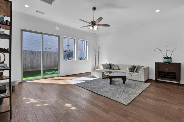 1615 Vermont Street, Houston, TX 77006
