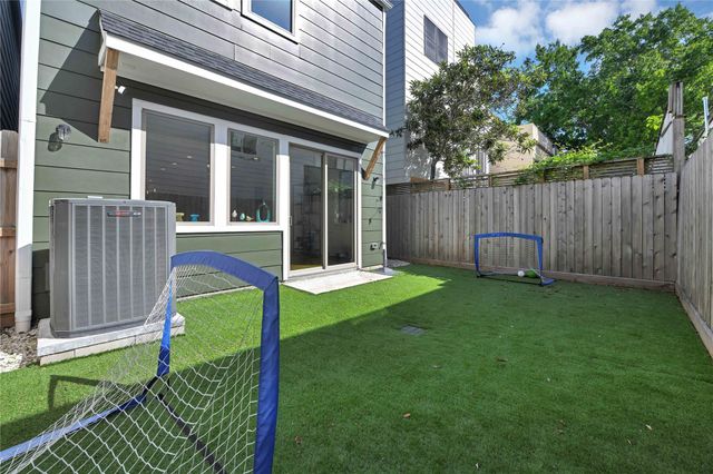 1615 Vermont Street, Houston, TX 77006