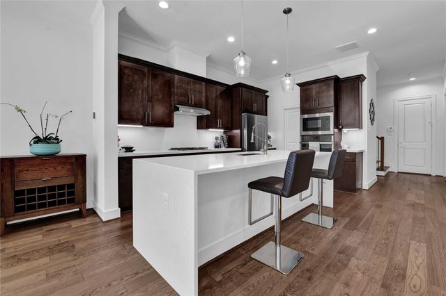 1615 Vermont Street, Houston, TX 77006