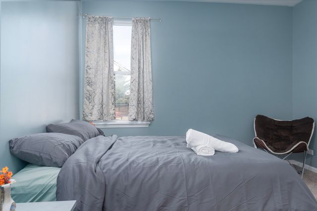 303 Owen Court, Oswego, IL 60543