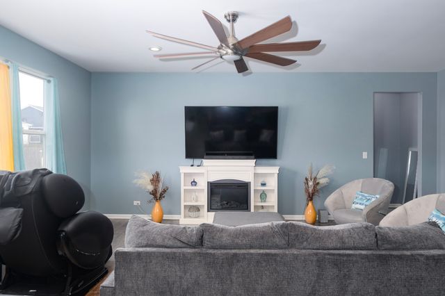 303 Owen Court, Oswego, IL 60543