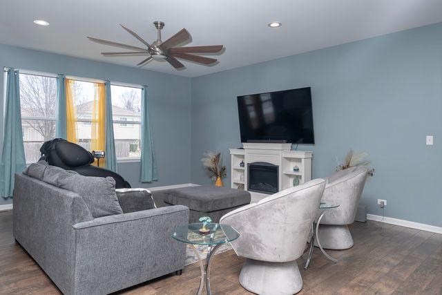 303 Owen Court, Oswego, IL 60543