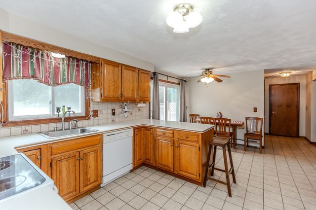 5 Spruce Street, Blackstone, MA 01504