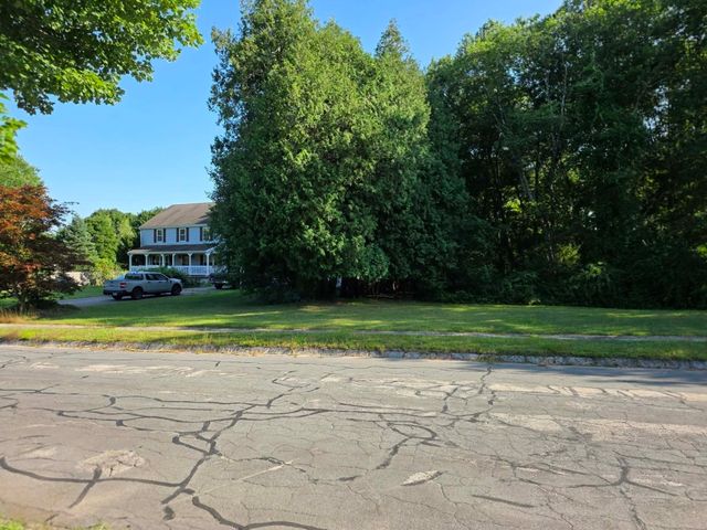 5 Spruce Street, Blackstone, MA 01504