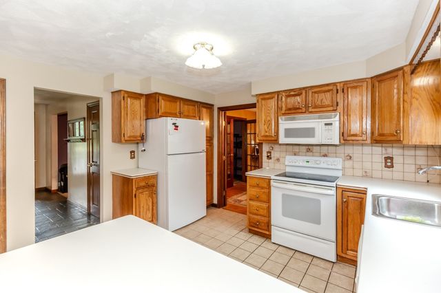 5 Spruce Street, Blackstone, MA 01504