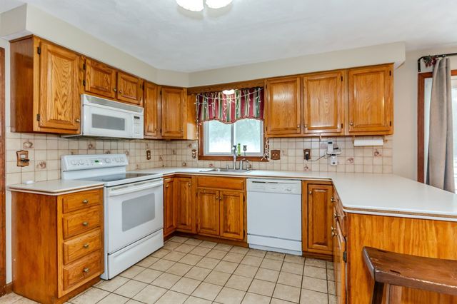 5 Spruce Street, Blackstone, MA 01504