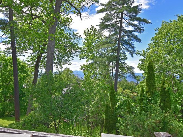33 Summit Ridge, Burlington, VT 05401