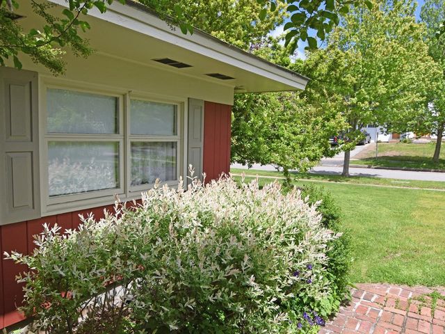 33 Summit Ridge, Burlington, VT 05401