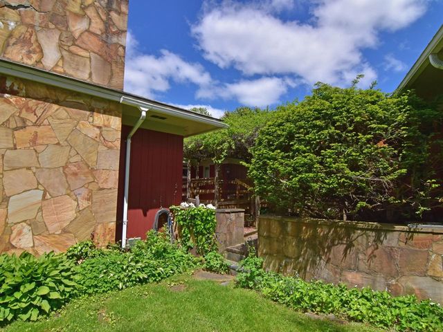 33 Summit Ridge, Burlington, VT 05401