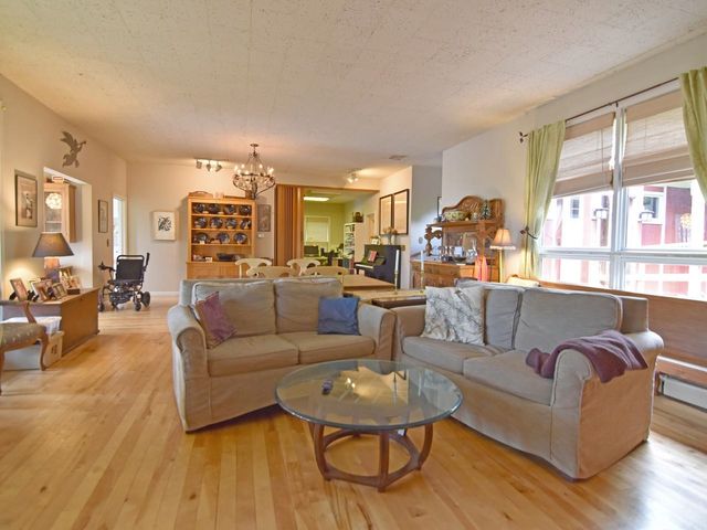 33 Summit Ridge, Burlington, VT 05401