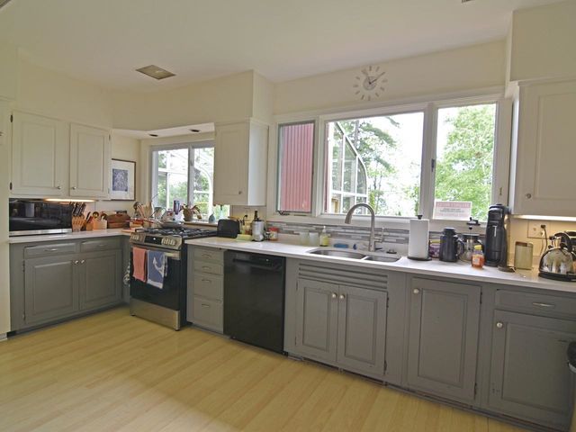 33 Summit Ridge, Burlington, VT 05401