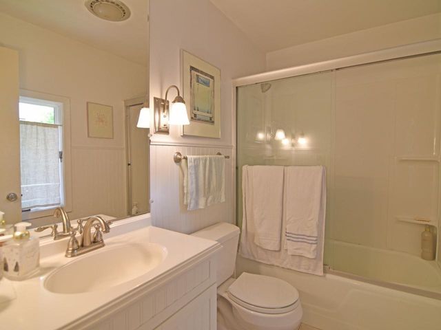 33 Summit Ridge, Burlington, VT 05401