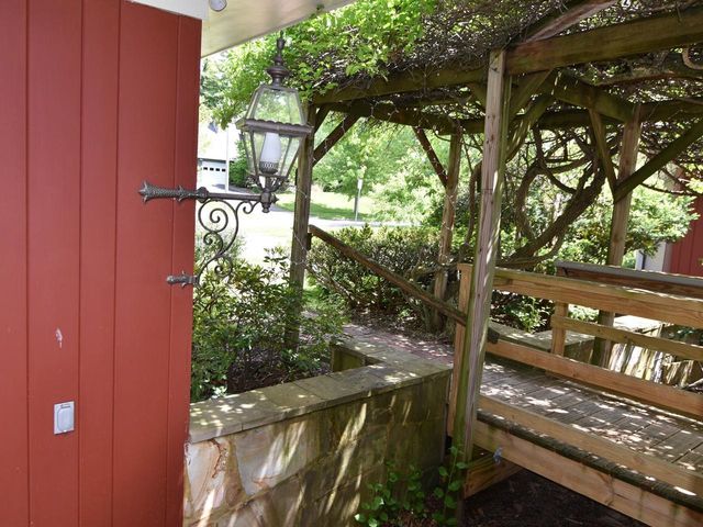 33 Summit Ridge, Burlington, VT 05401