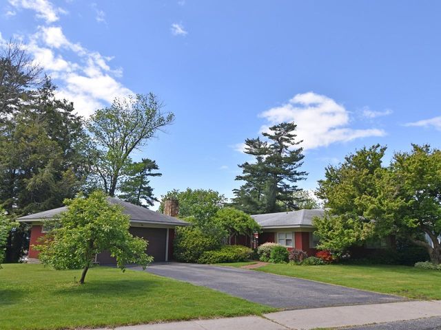 33 Summit Ridge, Burlington, VT 05401