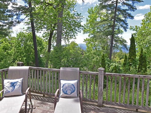 33 Summit Ridge, Burlington, VT 05401